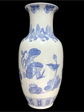 Vintage 1960s Chinoiserie Handpainted Blue and White Lily Pond Porcelain Vase